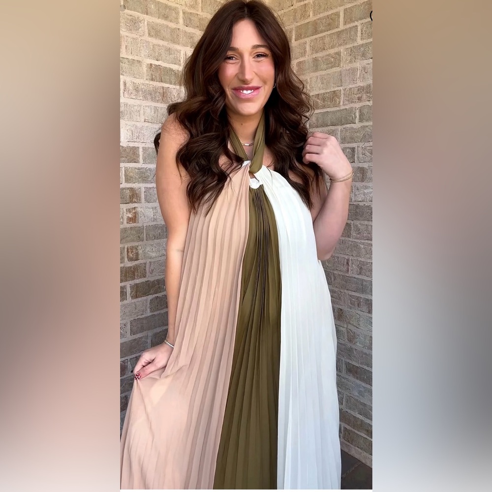 Pinkblush Olive Colorblock Pleated Halter Neck Maternity Maxi Dress Size Large - Picture 4 of 4
